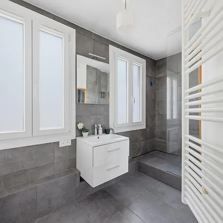 Charming 1-bedroom Mezzanine In Saint-germain Paris